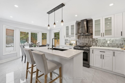 2 Meyer Circle, Markham, ON - Indoor Photo Showing Kitchen With Upgraded Kitchen