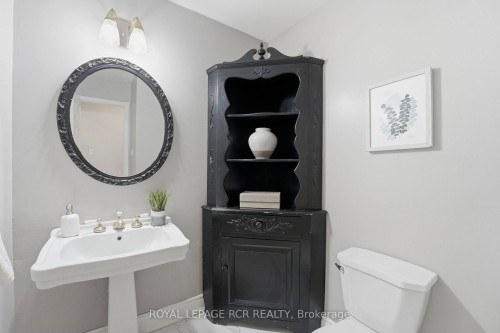 2 Meyer Circle, Markham, ON - Indoor Photo Showing Bathroom
