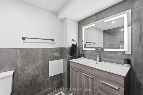 2 Meyer Circle, Markham, ON - Indoor Photo Showing Bathroom