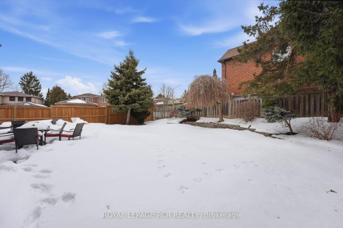 2 Meyer Circle, Markham, ON - Outdoor