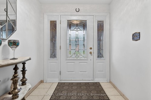 15 Fairington Crescent, Hamilton, ON - Indoor Photo Showing Other Room