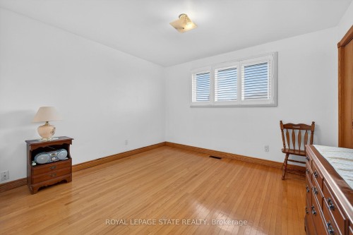 15 Fairington Crescent, Hamilton, ON - Indoor Photo Showing Other Room