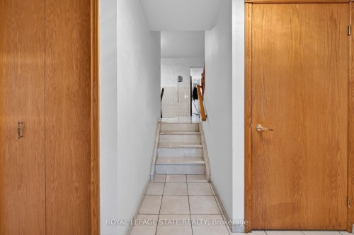 15 Fairington Crescent, Hamilton, ON - Indoor Photo Showing Other Room