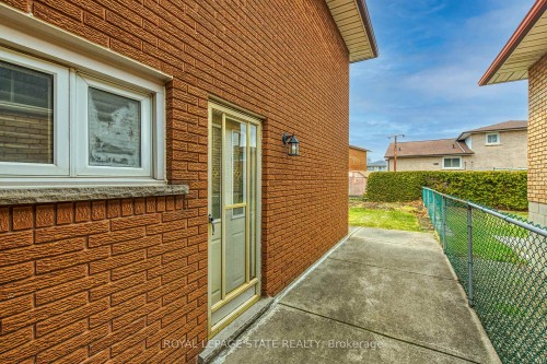 15 Fairington Crescent, Hamilton, ON - Outdoor With Exterior