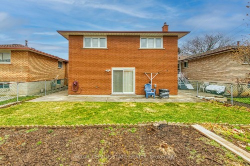 15 Fairington Crescent, Hamilton, ON - Outdoor With Exterior