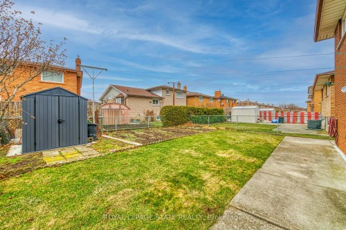 15 Fairington Crescent, Hamilton, ON - Outdoor