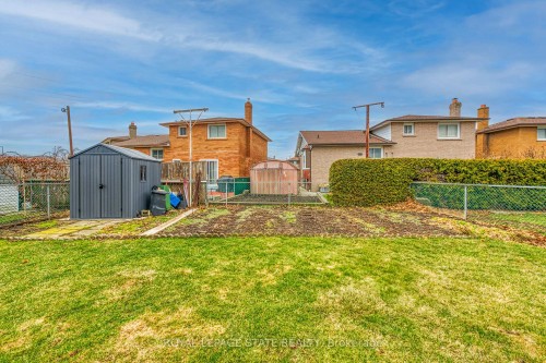15 Fairington Crescent, Hamilton, ON - Outdoor