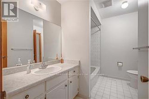 100 Antigua Road, Mississauga, ON - Indoor Photo Showing Bathroom