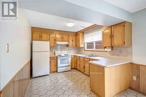 100 Antigua Road, Mississauga, ON - Indoor Photo Showing Kitchen