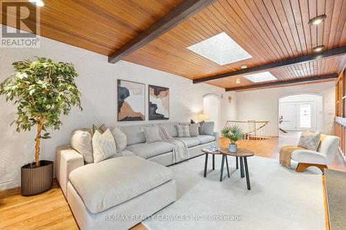 546 Conservation Drive, Brampton, ON - Indoor Photo Showing Living Room