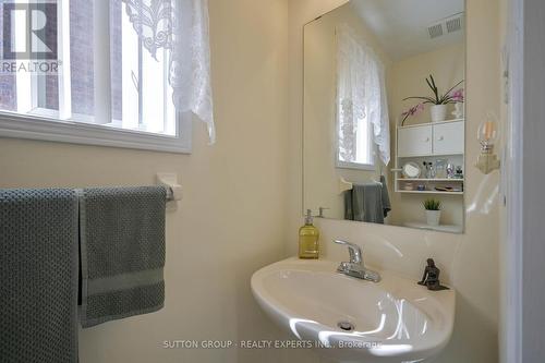 3077 Caulfield Crescent, Mississauga, ON - Indoor Photo Showing Bathroom