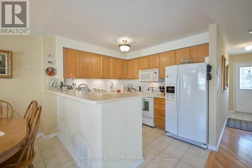 3077 Caulfield Crescent, Mississauga, ON - Indoor Photo Showing Kitchen