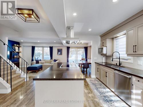 7189 Joliette Crescent, Mississauga, ON - Indoor Photo Showing Kitchen With Double Sink