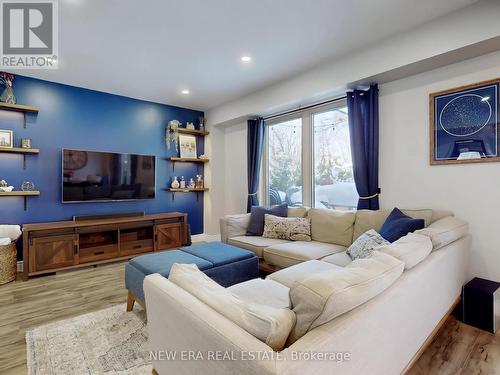 7189 Joliette Crescent, Mississauga, ON - Indoor Photo Showing Living Room