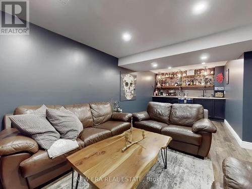 7189 Joliette Crescent, Mississauga, ON - Indoor Photo Showing Living Room