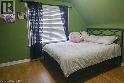Bedroom featuring vaulted ceiling and wood finished floors - 226 Auburn Avenue, Hamilton, ON - Indoor Photo Showing Bedroom