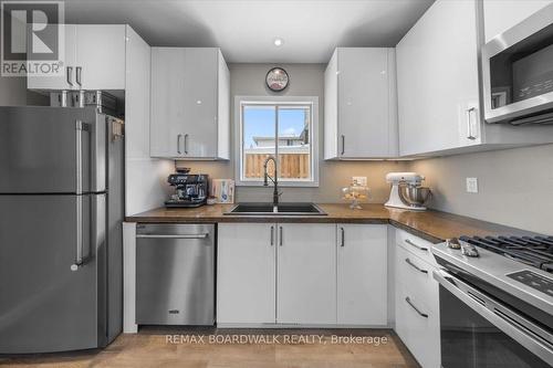 2691 Priscilla Street, Ottawa, ON - Indoor Photo Showing Kitchen With Double Sink