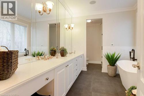 111 Glazebrook Crescent, Cambridge, ON - Indoor Photo Showing Bathroom