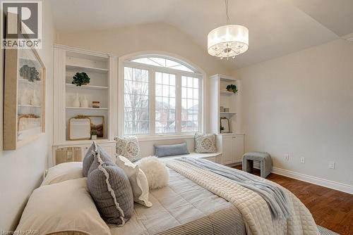 111 Glazebrook Crescent, Cambridge, ON - Indoor Photo Showing Bedroom