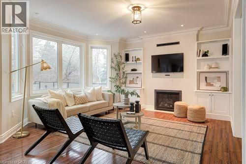 111 Glazebrook Crescent, Cambridge, ON - Indoor Photo Showing Living Room With Fireplace