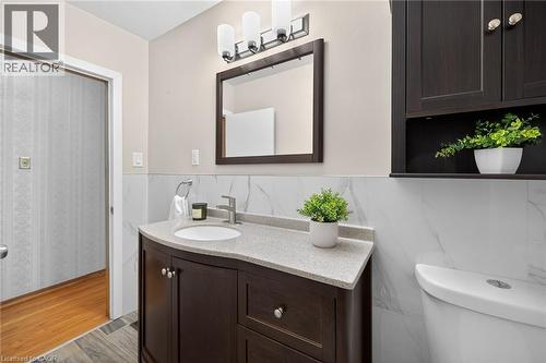 19 Burfield Avenue, Hamilton, ON - Indoor Photo Showing Bathroom