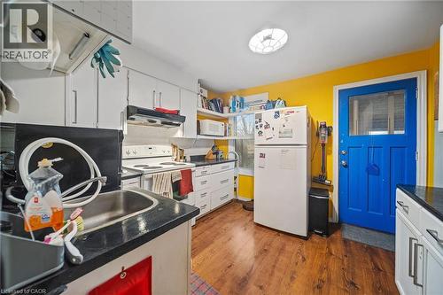 22 Agnes Street, Hamilton, ON - Indoor Photo Showing Kitchen