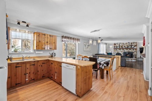 Cuisine - 3402 Ch. Des Lacs, Mont-Blanc, QC - Indoor Photo Showing Kitchen With Double Sink