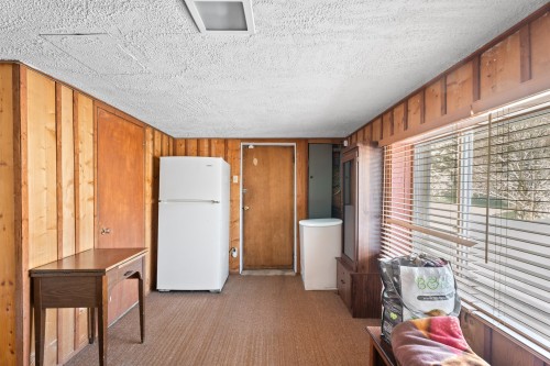 Salle familiale - 3402 Ch. Des Lacs, Mont-Blanc, QC - Indoor