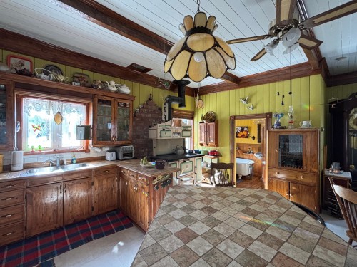 Cuisine - 351 Ch. Taché E., Saint-Marcel, QC - Indoor