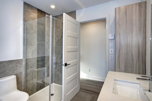 Salle de bains - 3198C Rue Roger, Sainte-Marthe-Sur-Le-Lac, QC - Indoor Photo Showing Bathroom