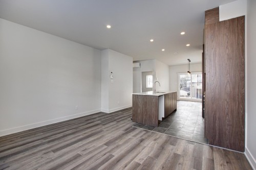 Salon - 3198C Rue Roger, Sainte-Marthe-Sur-Le-Lac, QC - Indoor Photo Showing Other Room