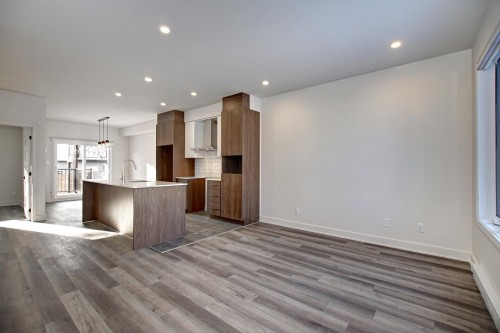 Salon - 3198C Rue Roger, Sainte-Marthe-Sur-Le-Lac, QC - Indoor Photo Showing Kitchen