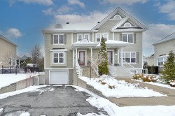 22 Rue François-de-Lauzon La Prairie, QC J5R 6A5