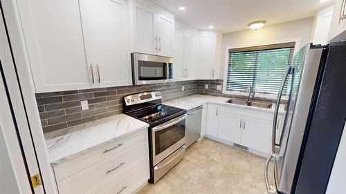 26-2375 1St Street, Cranbrook, BC - Indoor Photo Showing Kitchen With Double Sink With Upgraded Kitchen