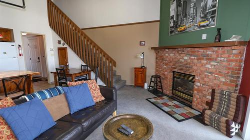 829-880 Northstar Drive, Kimberley, BC - Indoor Photo Showing Living Room With Fireplace