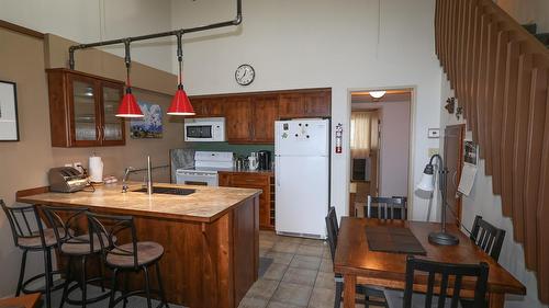 829-880 Northstar Drive, Kimberley, BC - Indoor Photo Showing Kitchen