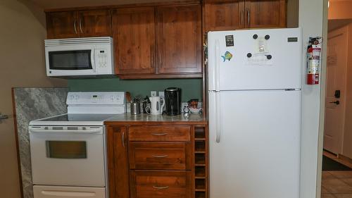 829-880 Northstar Drive, Kimberley, BC - Indoor Photo Showing Kitchen