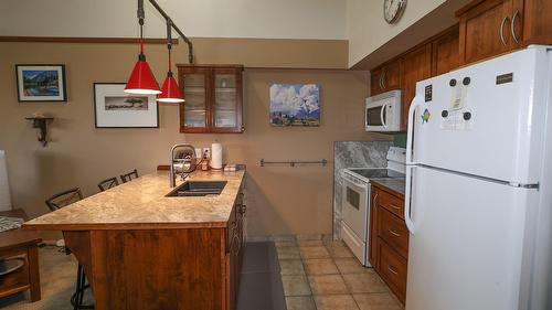 829-880 Northstar Drive, Kimberley, BC - Indoor Photo Showing Kitchen With Double Sink