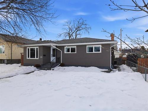 698 Prince Rupert AVE  Winnipeg, MB R2K 1W3