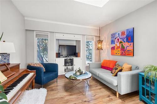 1034 Dugas St, Winnipeg, MB 