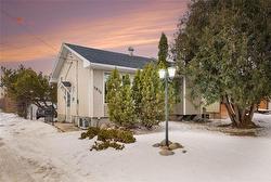 1034 Dugas ST  Winnipeg, MB R2J 1A2