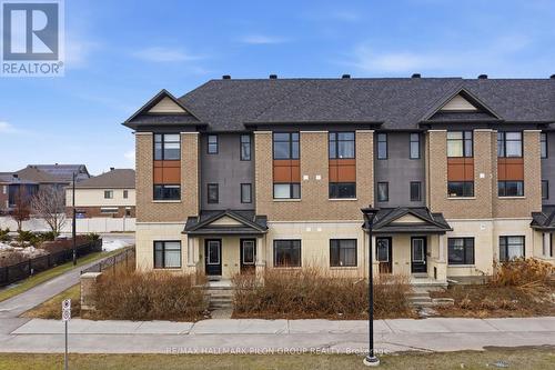 528 SILVERTIP LANE  Ottawa, ON K2T 0H7