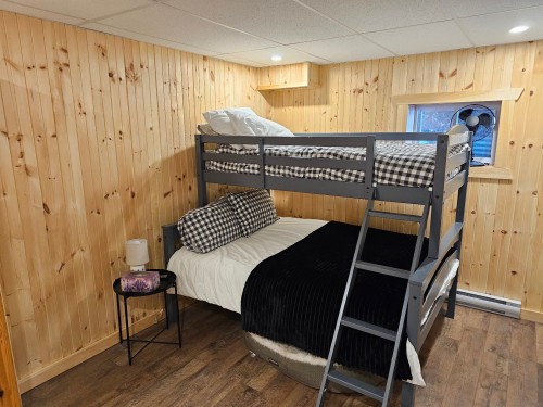 Bedroom - 21 Ch. De La Baie-Simon, Low, QC - Indoor Photo Showing Bedroom