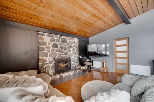 Salon - 535 Place Alary, Saint-Sauveur, QC - Indoor Photo Showing Living Room With Fireplace