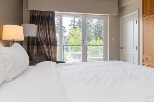 210 A-1376 Lynburne Pl, Langford, BC - Indoor Photo Showing Bedroom