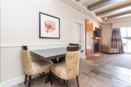 210 A-1376 Lynburne Pl, Langford, BC - Indoor Photo Showing Dining Room