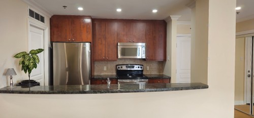 Coin-repas - 1004-320 Ch. De La Rive-Boisée, Montréal (Pierrefonds-Roxboro), QC - Indoor Photo Showing Kitchen
