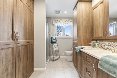 Salle de bains - 225 Rue Ste-Catherine, Saint-Polycarpe, QC - Indoor Photo Showing Bathroom