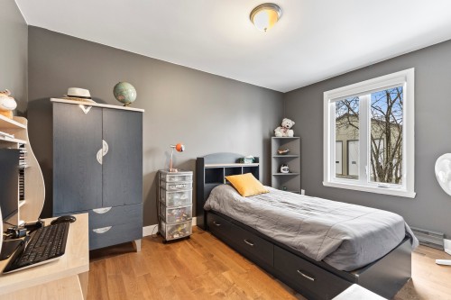 Chambre à coucher - 225 Rue Ste-Catherine, Saint-Polycarpe, QC - Indoor Photo Showing Bedroom