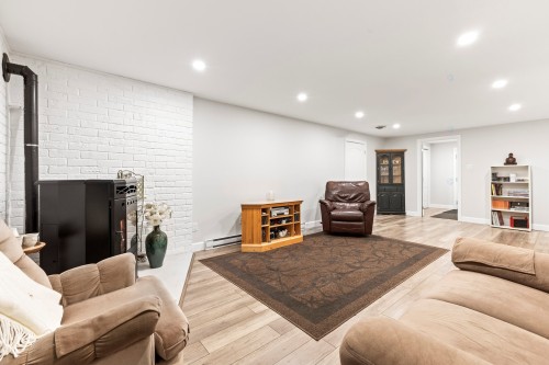 Salle familiale - 225 Rue Ste-Catherine, Saint-Polycarpe, QC - Indoor